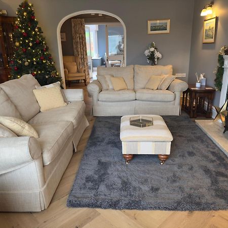 Vast, Elegant Home With Indoor Pool & Sauna Near Popular Golf Course Kington  Esterno foto