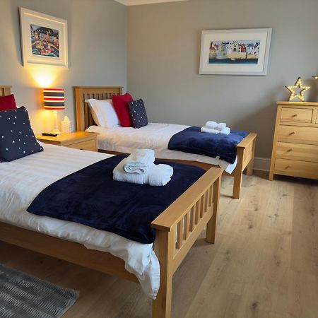 Vast, Elegant Home With Indoor Pool & Sauna Near Popular Golf Course Kington  Esterno foto