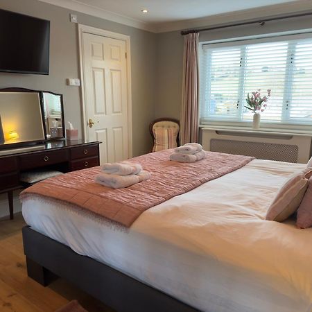 Vast, Elegant Home With Indoor Pool & Sauna Near Popular Golf Course Kington  Esterno foto