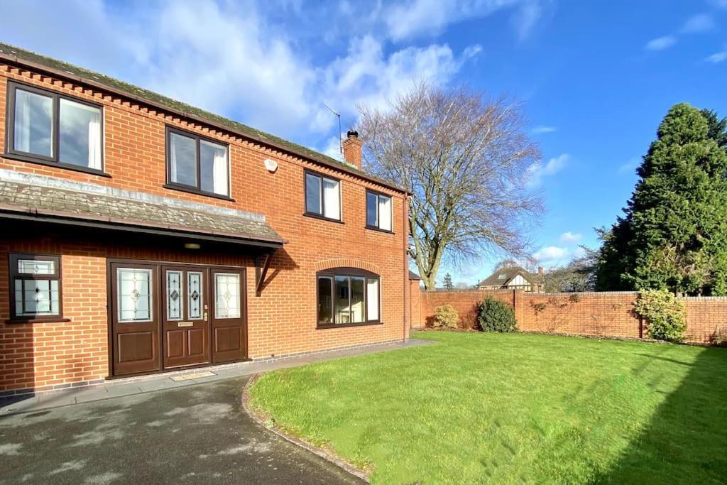 Vast, Elegant Home With Indoor Pool & Sauna Near Popular Golf Course Kington  Esterno foto