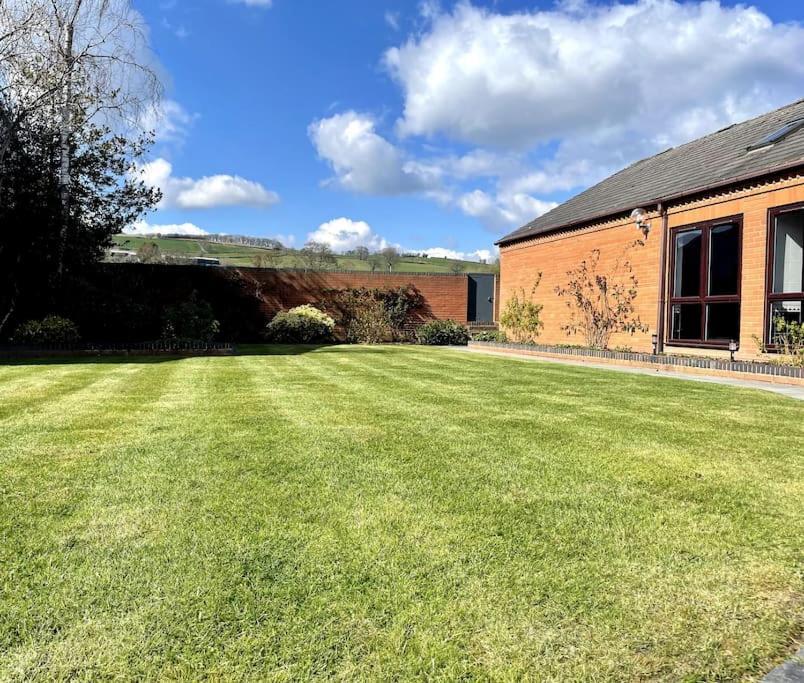 Vast, Elegant Home With Indoor Pool & Sauna Near Popular Golf Course Kington  Esterno foto