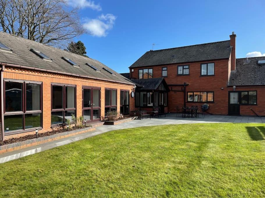 Vast, Elegant Home With Indoor Pool & Sauna Near Popular Golf Course Kington  Esterno foto