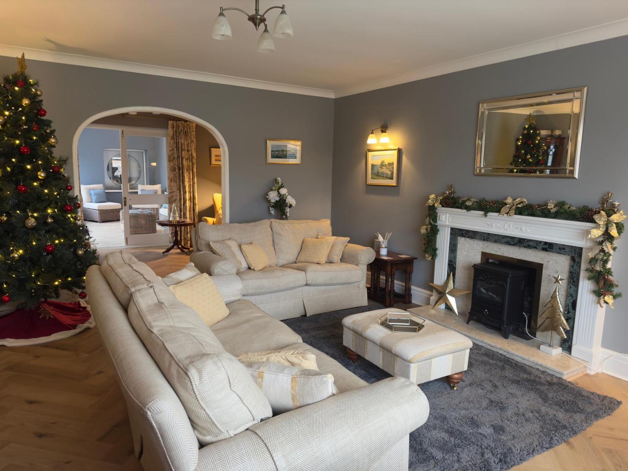 Vast, Elegant Home With Indoor Pool & Sauna Near Popular Golf Course Kington  Esterno foto