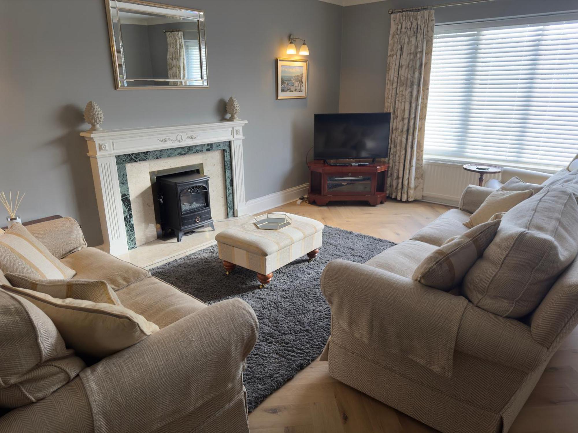 Vast, Elegant Home With Indoor Pool & Sauna Near Popular Golf Course Kington  Esterno foto