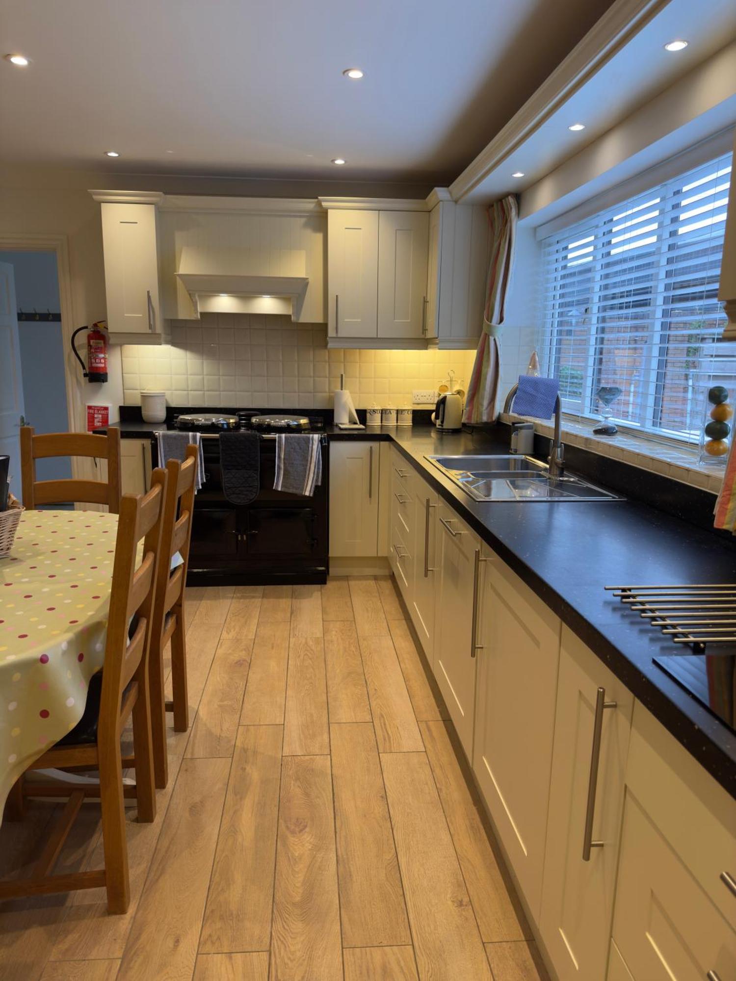 Vast, Elegant Home With Indoor Pool & Sauna Near Popular Golf Course Kington  Esterno foto